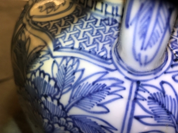 A Chinese blue and white kraak porcelain wine jug and cover, Wanli