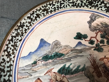 Een Chinees Canton email bord met vissers, Qianlong