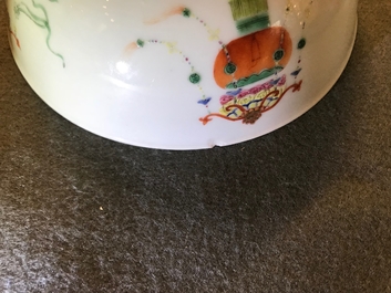 Une paire de bols en porcelaine de Chine famille rose, marque et &eacute;poque de Daoguang
