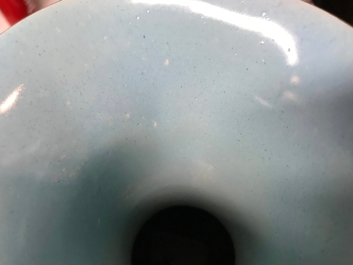 Un vase de forme bouteille en porcelaine de Chine famille rose, marque et &eacute;poque de Jiaqing