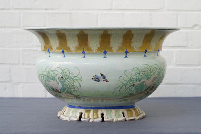 A rare Chinese famille rose Pronk style basin, Qianlong, ca. 1740