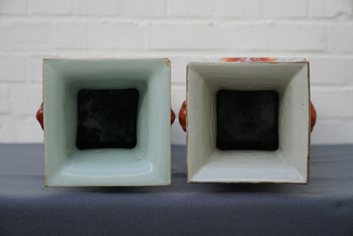 Deux vases de forme carr&eacute; en porcelaine de Chine qianjiang cai, 19/20&egrave;me