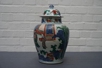 Een Chinese wucai dekselvaas met figuren, Transitie periode