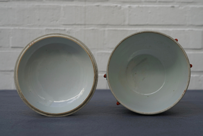 A Chinese famille rose '9 peaches' dish and a turquoise ground bowl and cover, Qianlong mark, 19/20th C.
