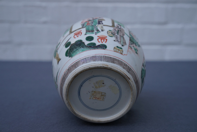 Un pot en porcelaine de Chine famille verte &agrave; d&eacute;cor de 'La Romance de la chambre de l'ouest', Kangxi
