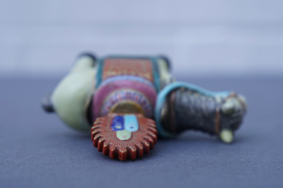 Un mod&egrave;le d'un cheval en porcelaine de Chine famille rose, Qianlong