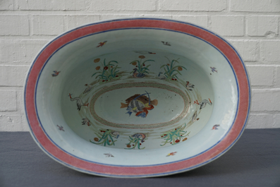 A rare Chinese famille rose Pronk style basin, Qianlong, ca. 1740