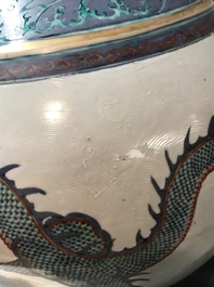 Une paire de vases de forme bouteille en porcelaine de Chine doucai, marque de Qianlong, 19&egrave;me