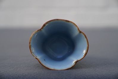 A Chinese underglaze red and blue on clair de lune ground libation cup, Qianlong mark, 18/19th C.
