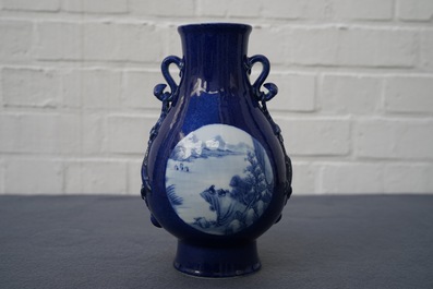 Een Chinese hu vaas met landschapsmedaillons met poederblauwe fondkleur, Qianlong merk, 19/20e eeuw