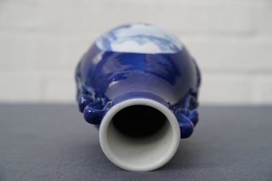 Een Chinese hu vaas met landschapsmedaillons met poederblauwe fondkleur, Qianlong merk, 19/20e eeuw