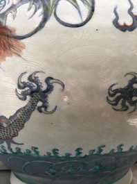 Une paire de vases de forme bouteille en porcelaine de Chine doucai, marque de Qianlong, 19&egrave;me