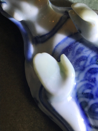 Een Chinees blauwwit model van een dame, Wanli