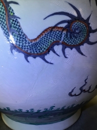 Une paire de vases de forme bouteille en porcelaine de Chine doucai, marque de Qianlong, 19&egrave;me
