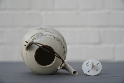 A Chinese qianjiang cai teapot and cover, 19/20th C.