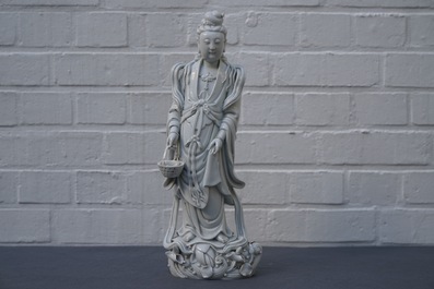 A Chinese Dehua blanc de Chine figure of Guanyin, 19th C.