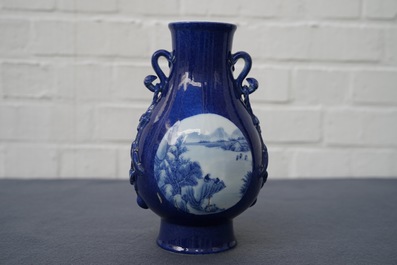 Een Chinese hu vaas met landschapsmedaillons met poederblauwe fondkleur, Qianlong merk, 19/20e eeuw