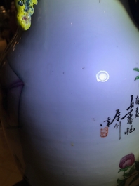 A Chinese famille rose two-sided design vase, 19/20th C.
