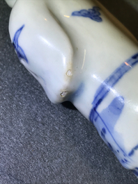 Een Chinees blauwwit model van een dame, Wanli