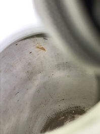 Un vase en porcelaine de Chine famille rose &agrave; double d&eacute;cor, 19/20&egrave;me