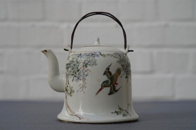 A Chinese qianjiang cai teapot and cover, 19/20th C.