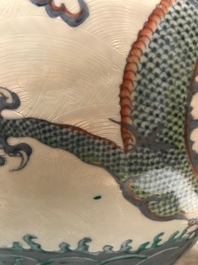 Une paire de vases de forme bouteille en porcelaine de Chine doucai, marque de Qianlong, 19&egrave;me
