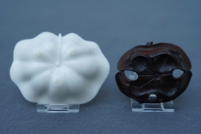 A Chinese Dehua blanc de Chine lotus leaf-shaped brush washer on stand, Kangxi