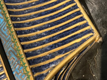 Un panneau en bois laqu&eacute; incrust&eacute; de jade et cloisonn&eacute;, Chine, 18&egrave;me