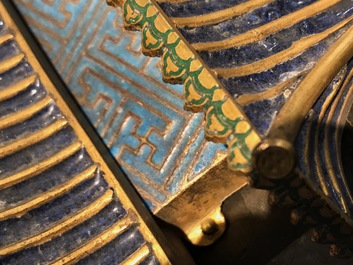 Un panneau en bois laqu&eacute; incrust&eacute; de jade et cloisonn&eacute;, Chine, 18&egrave;me