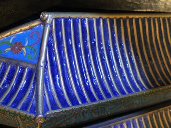 Un panneau en bois laqu&eacute; incrust&eacute; de jade et cloisonn&eacute;, Chine, 18&egrave;me