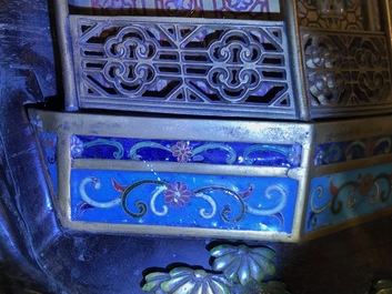 Un panneau en bois laqu&eacute; incrust&eacute; de jade et cloisonn&eacute;, Chine, 18&egrave;me