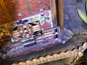 Un panneau en bois laqu&eacute; incrust&eacute; de jade et cloisonn&eacute;, Chine, 18&egrave;me