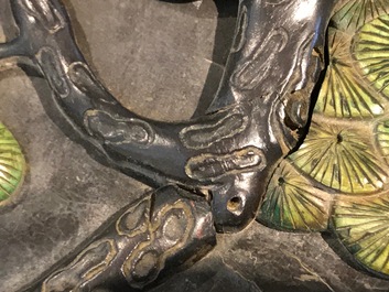 Un panneau en bois laqu&eacute; incrust&eacute; de jade et cloisonn&eacute;, Chine, 18&egrave;me