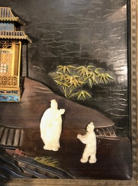Un panneau en bois laqu&eacute; incrust&eacute; de jade et cloisonn&eacute;, Chine, 18&egrave;me