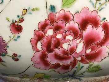 Une terrine couverte en porcelaine de Chine famille rose &agrave; d&eacute;cor floral, Qianlong