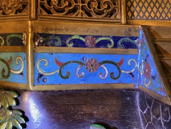 Un panneau en bois laqu&eacute; incrust&eacute; de jade et cloisonn&eacute;, Chine, 18&egrave;me