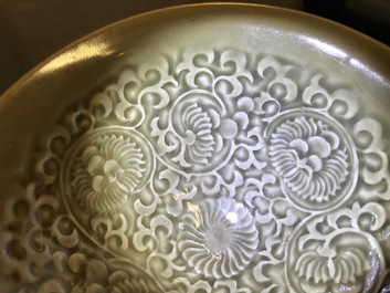 Un bol de type Yaozhou &agrave; d&eacute;cor de chrysanth&egrave;mes, Dynastie Song