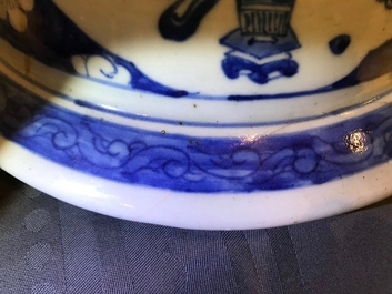 A large Chinese blue and white vase and cover with 'antiquities' design, 19th C.