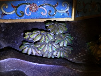 Un panneau en bois laqu&eacute; incrust&eacute; de jade et cloisonn&eacute;, Chine, 18&egrave;me