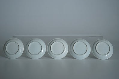 A lot of 33 Chinese famille rose cups and 27 saucers, Yongzheng/Qianlong