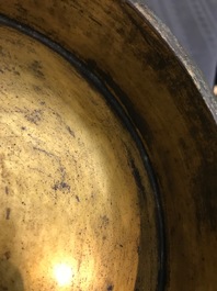 Een grote Chinese cloisonn&eacute; wierookbrander met lotusslingers, Ming/Qing