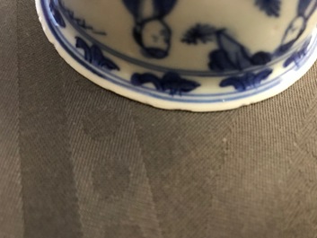 Een Chinese blauwwitte kom op voet, Ming, Chongzhen
