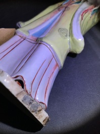 Une figure de Magu en porcelaine de Chine famille rose, Qianlong