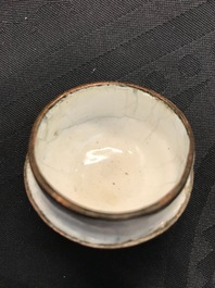 Une th&eacute;i&egrave;re couverte en &eacute;maux de Canton &agrave; d&eacute;cor d'insectes, oiseaux et fleurs, Qianlong