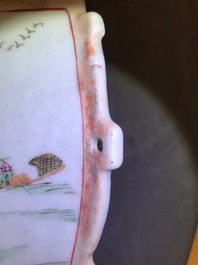 Une paire de vases en porcelaine de Chine famille rose et faux marbre, Qianlong