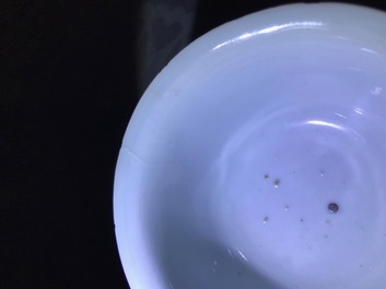 Een Chinese blauwwitte kom op voet, Ming, Chongzhen