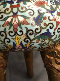 A Chinese cloisonn&eacute; tripod incense burner and cover, 19/20th C.