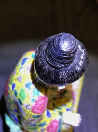 Een Chinees famille rose model van een dame, Yongzheng