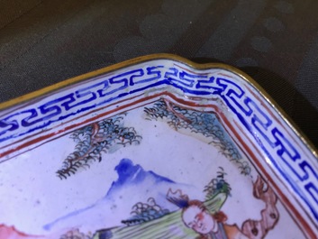 Quatre soucoupes de forme carr&eacute; en &eacute;maux de Canton, Qianlong