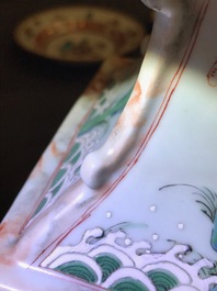 Une paire de vases en porcelaine de Chine famille rose et faux marbre, Qianlong